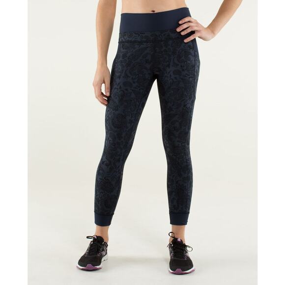 LULULEMON Women's En Route Crop In Paisley Inkwell/Inkwell - Picture 2 of 10